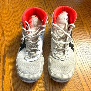 🌿ASICS Mens wrestling king shoes, size 9.5🌿